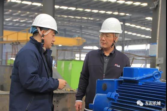河南工業(yè)大學(xué)機(jī)電工程學(xué)院院長(zhǎng)、碩士研究生導(dǎo)師惠延波教授等一行蒞臨東起集團(tuán)參觀考察
